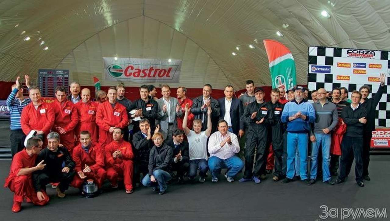 Сидят (слева направо): Вячеслав Субботин (ЗР), Вадим Крючков (ЗР), Максим Гомянин (ЗР), Анатолий Сухов (ЗР), Петр Меньших (ЗР), Оксана Вершинина («Ситроен»), Андрей Серов («Мерседес-Бенц Рус»), Андрей Никитченко («Мерседес-Бенц Рус»»), Тилл Браунер («Фоль