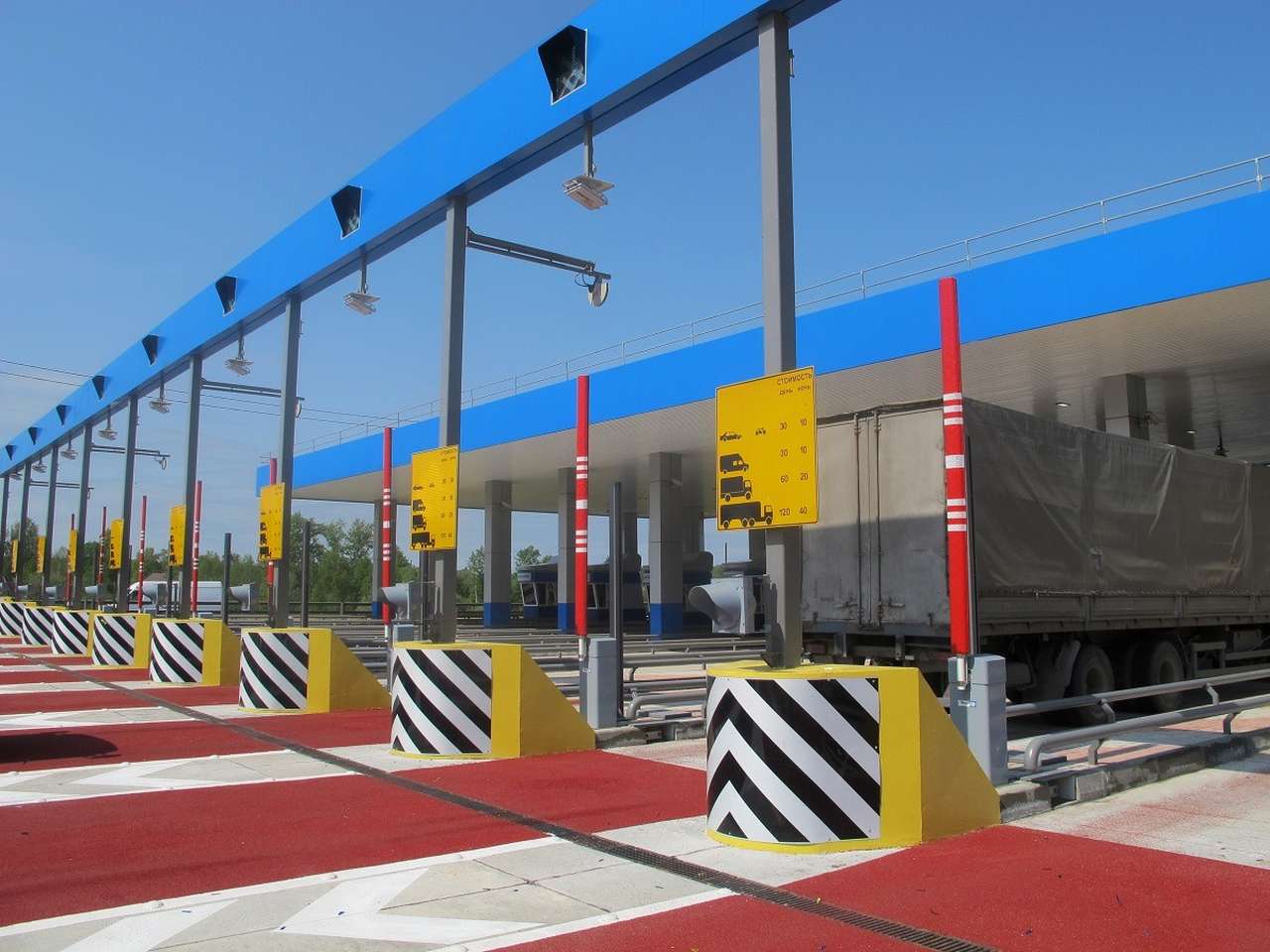 Плату за проезд грузовиков массой свыше 3,5 т могут ввести уже в 2015 году