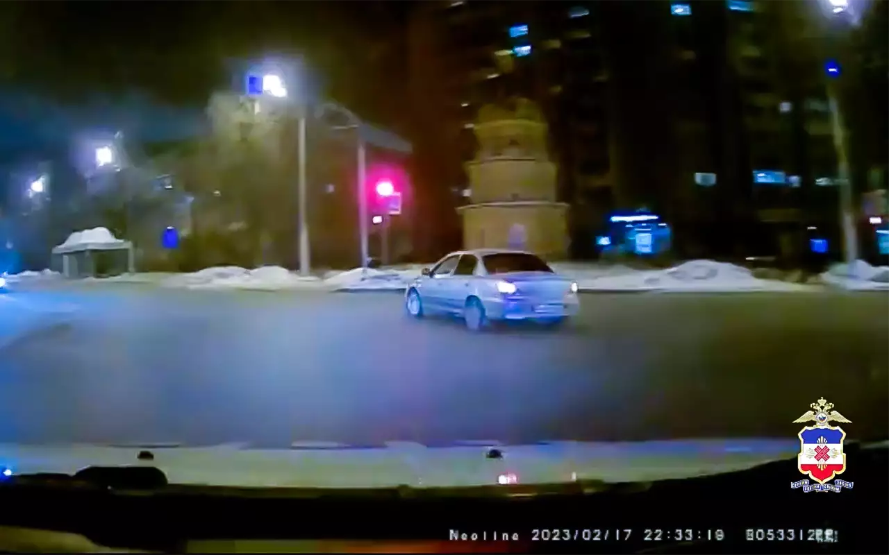 Летел через все перекрестки на красный: полиция задержала пьяного лихача (видео)