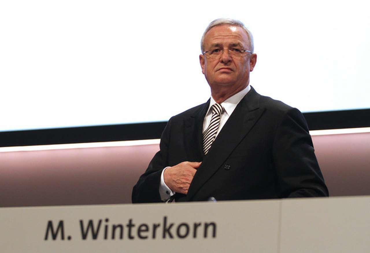 Главе группы Volkswagen урежут зарплату