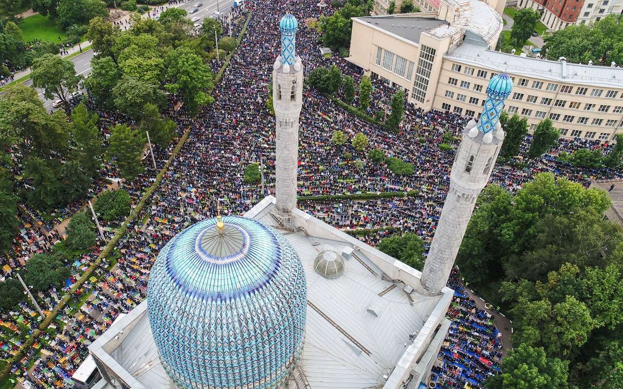 Эти улицы в Петербурге перекроют на Курбан-байрам
