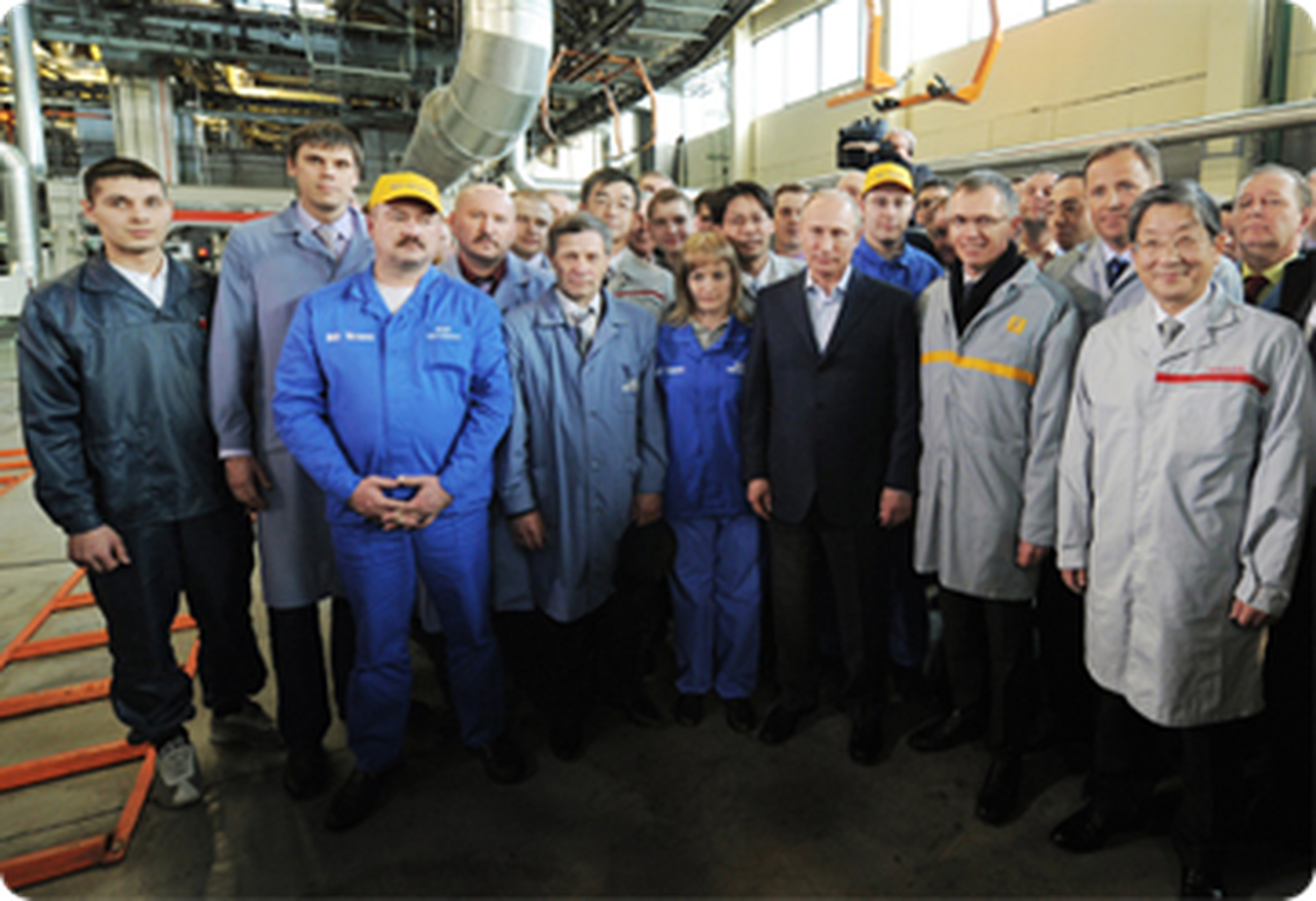 Сегодня премьер запустил конвейер Lada Largus на АВТОВАЗе. Фото: premier.gov.ru