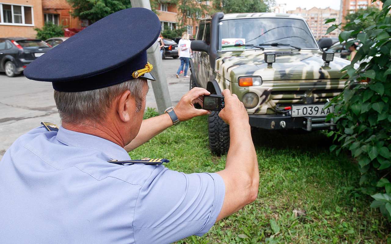 Опять новые штрафы: за парковку на газоне и мойку