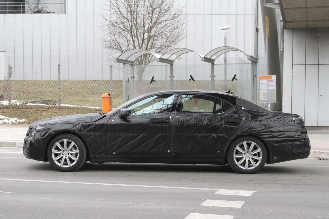 Новый Mercedes-Benz S-class засняли шпионы