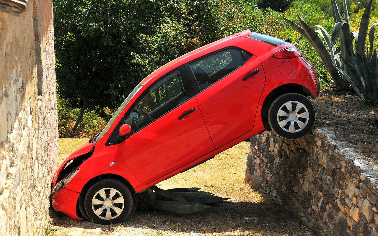 Нарочно не придумаешь: 19 самых нелепых ДТП