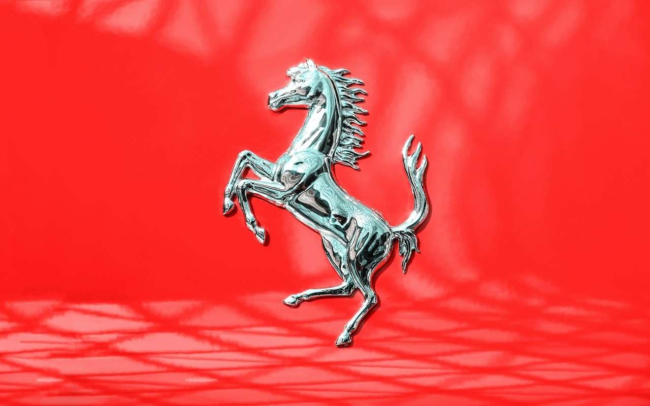 Ferrari запатентовала автомобиль с двумя рулями: как это будет выглядеть?