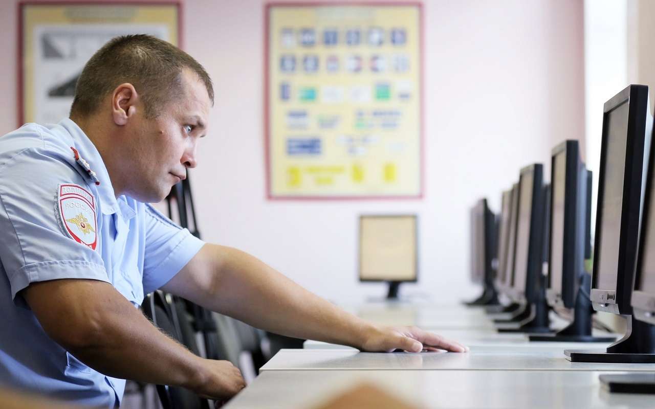 ГИБДД собирается глушить смартфоны на экзаменах