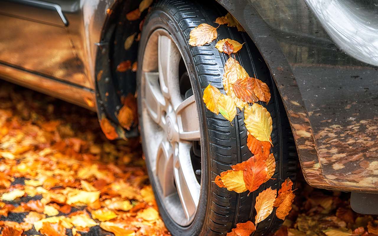 Предостережение экспертов: ездить осенью на зимней резине опасно!