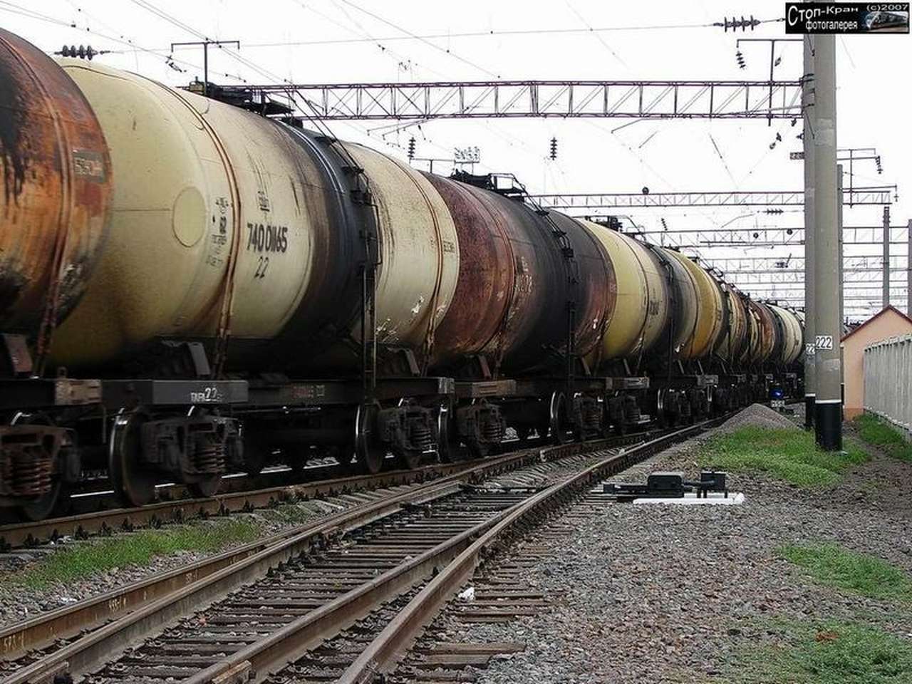 Нефтяники предупредили Минтранс об остановке российских НПЗ и грядущем топливном кризисе