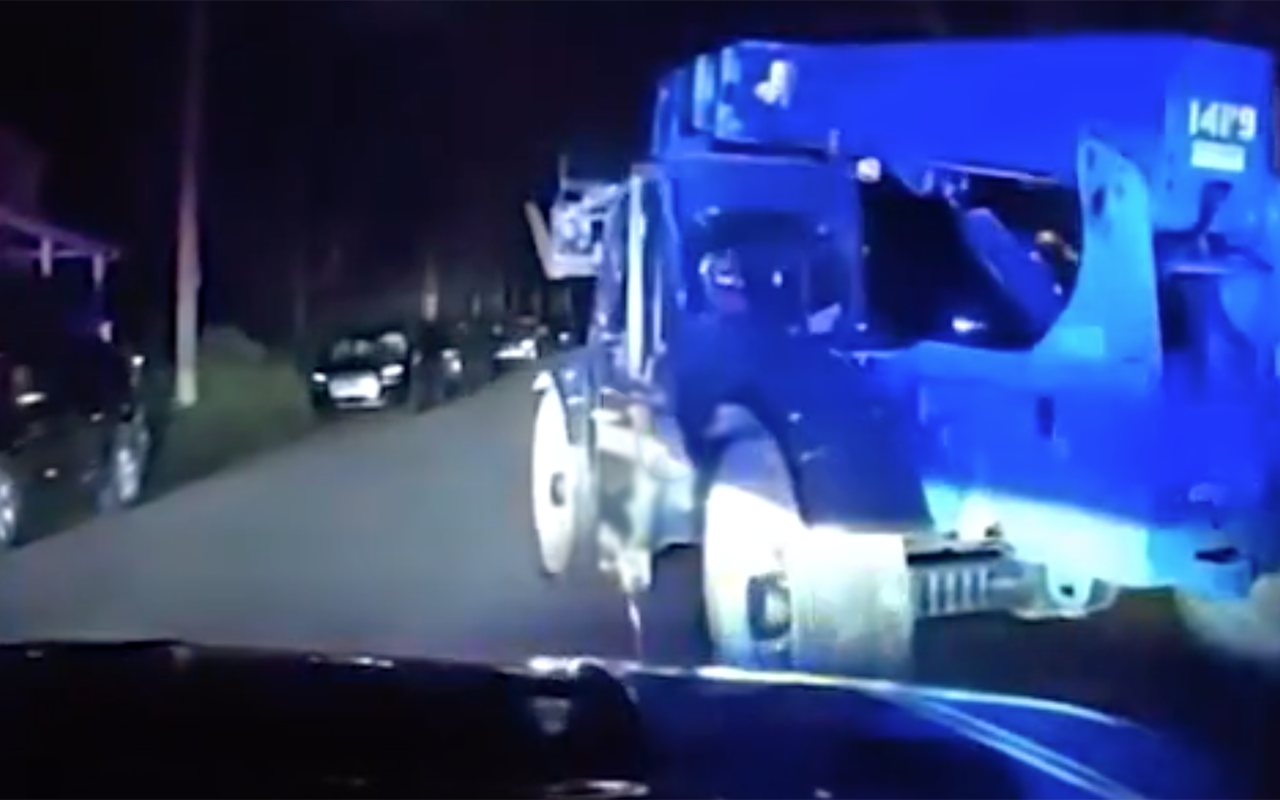 Подросток угнал погрузчик и больше часа удирал на нем от полиции (видео)