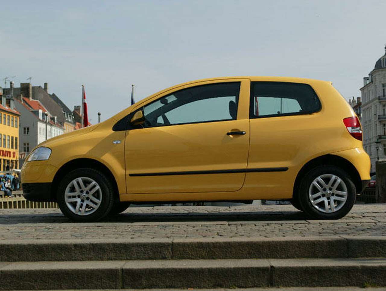 VW запускает в Китай модели подешевле