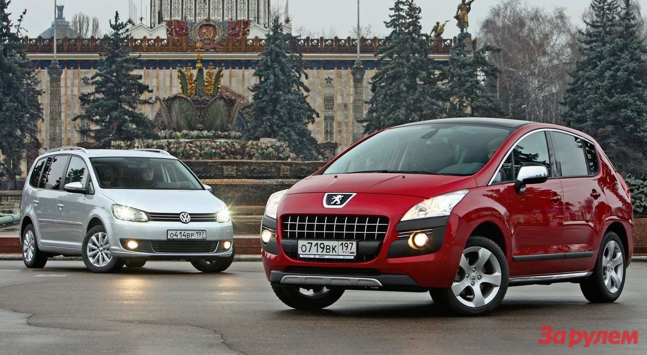 VW Touran (цена – 1 090 000 руб.) и Peugeot 3008 (цена – 954 000 руб.)