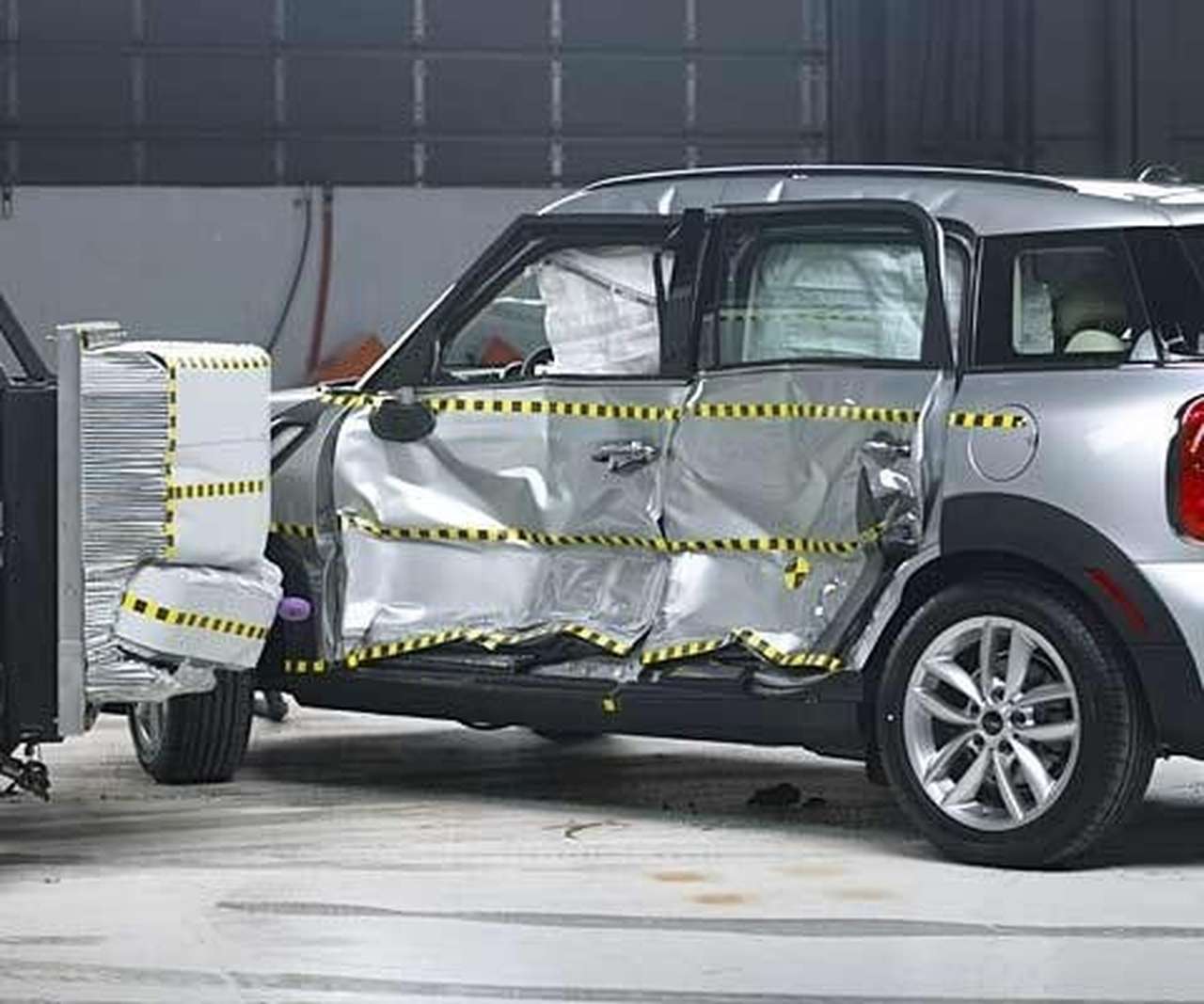 Mini Countryman стал отличником по краш-тестам IIHS