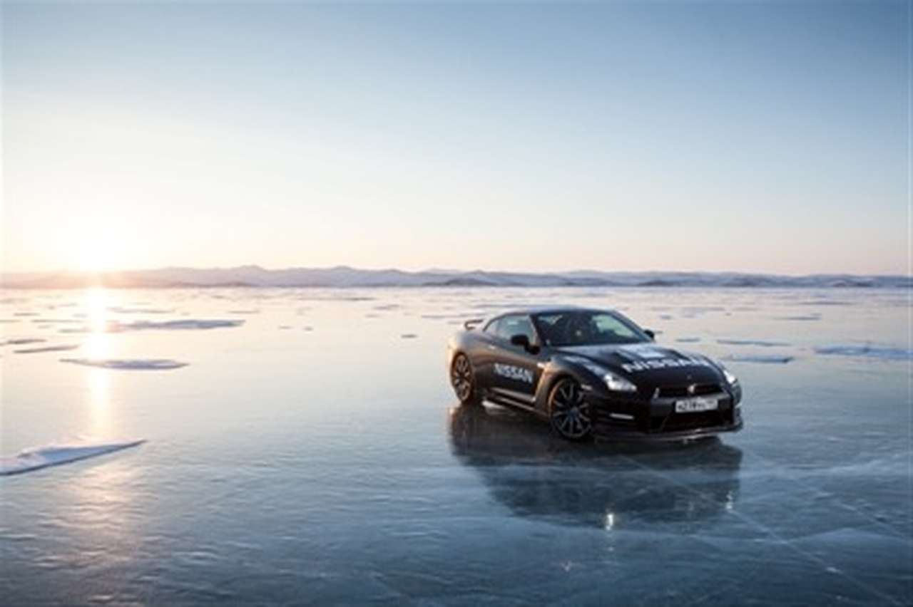 Nissan GT-R установил рекорд на льду Байкала