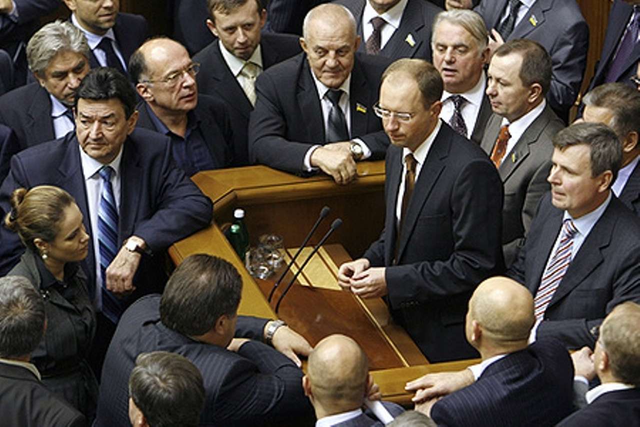 Министерствам Украины оставили по одному автомобилю