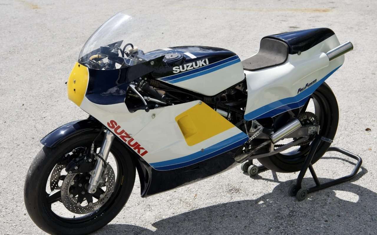 Убийца виражей: на продажу выставили гоночный Suziki 1983 года