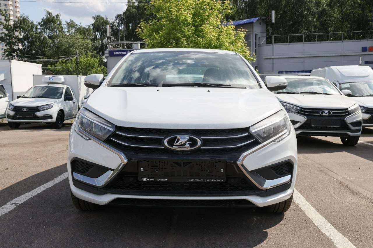 Госзаказчики сократили суммы госзакупок на Лады и УАЗы