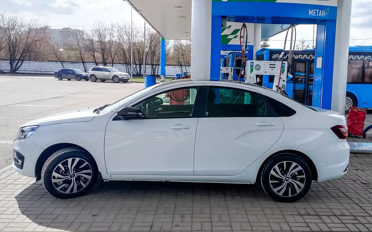 Россияне бросились скупать битопливные Lada