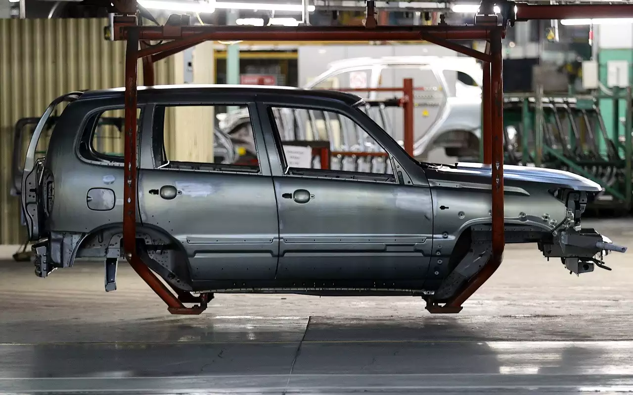 АВТОВАЗ на фоне кризиса авторынка — сколько выпустят машин?