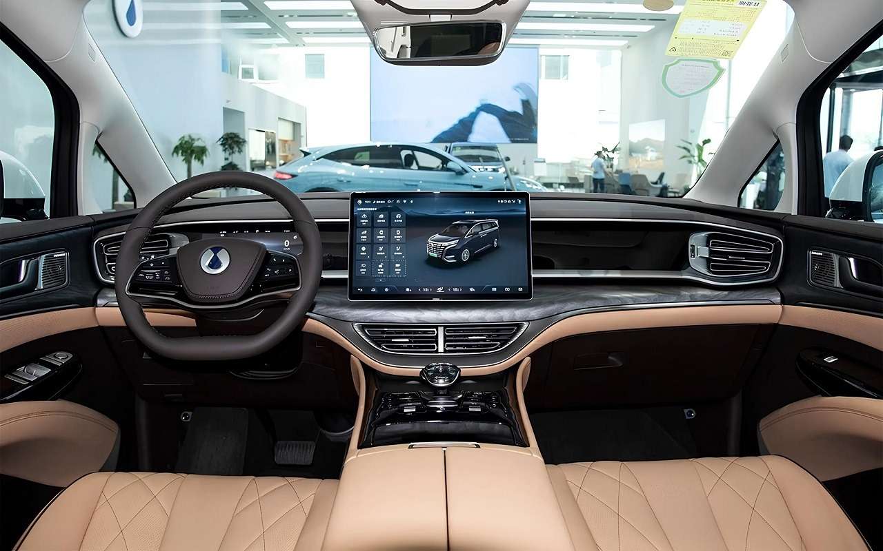 Интерьер BYD Denza D9