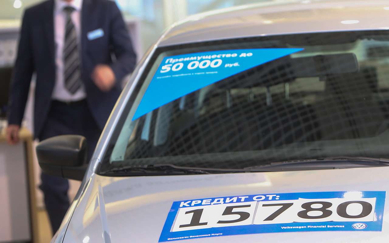 Одобрять автокредиты стали только одному из трех