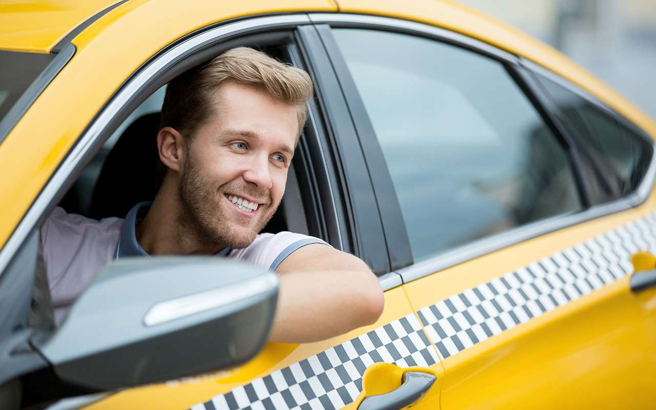 Названа средняя зарплата таксиста. И она растет!