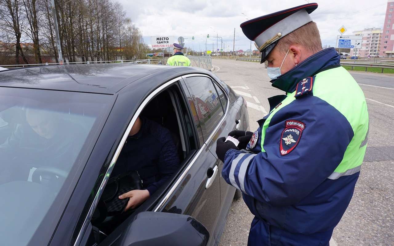 Теперь ГИБДД можно предъявлять QR-код, а не СТС