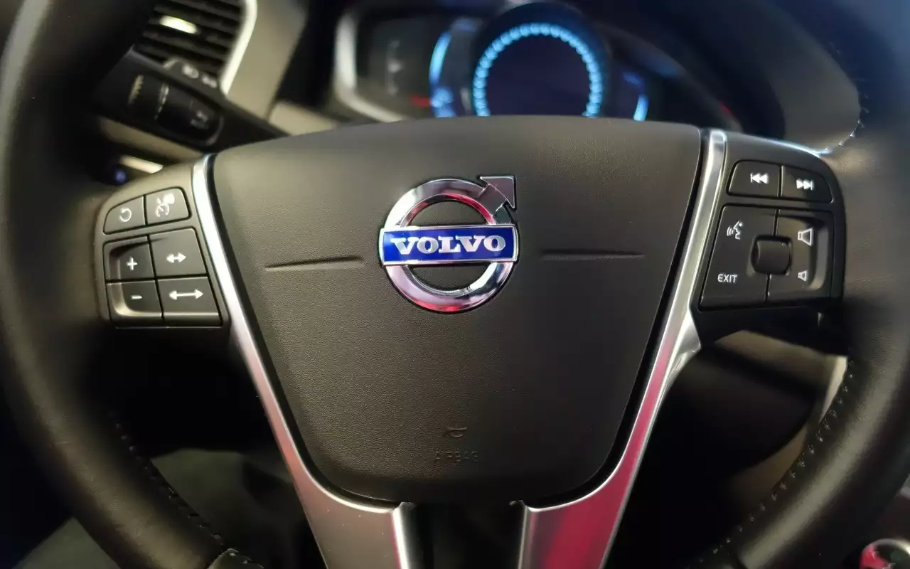 Россиянам «прокачают» старые Volvo искусственным интеллектом