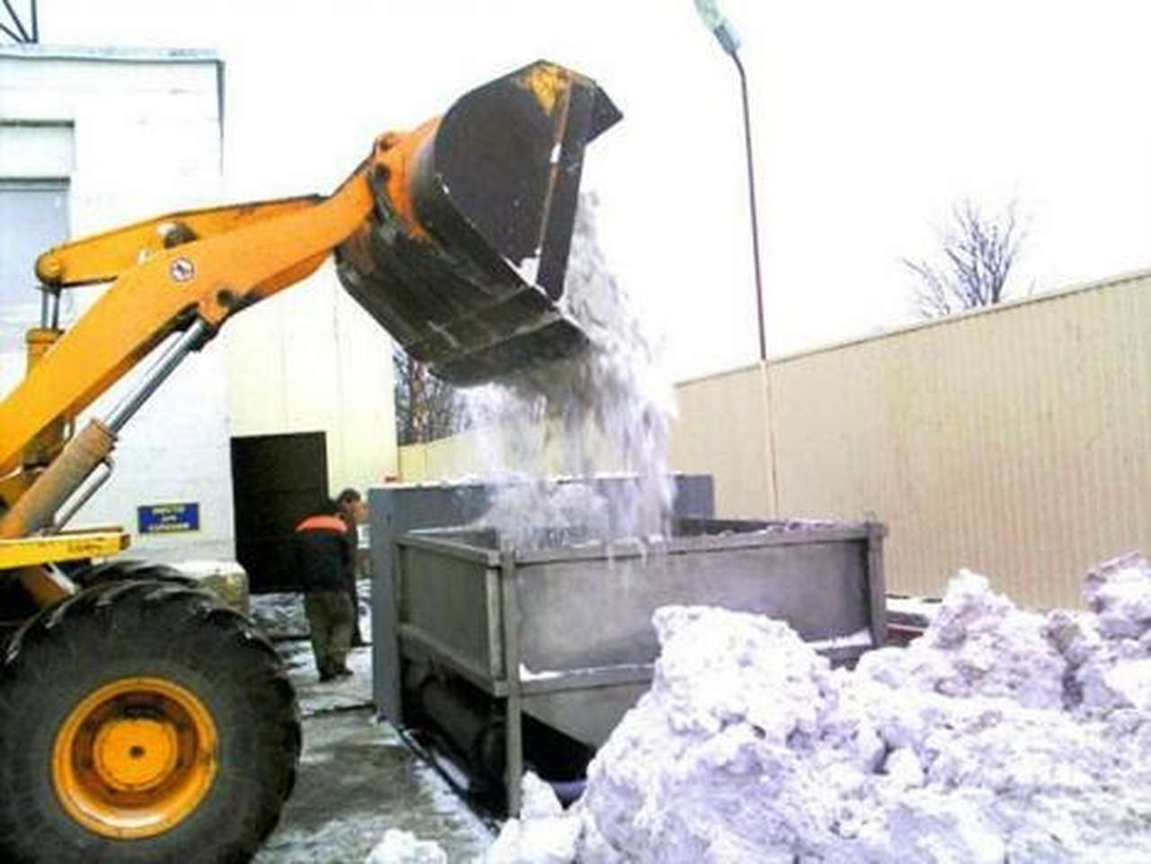 Снег в Москве возили 4,5 тыс. самосвалов