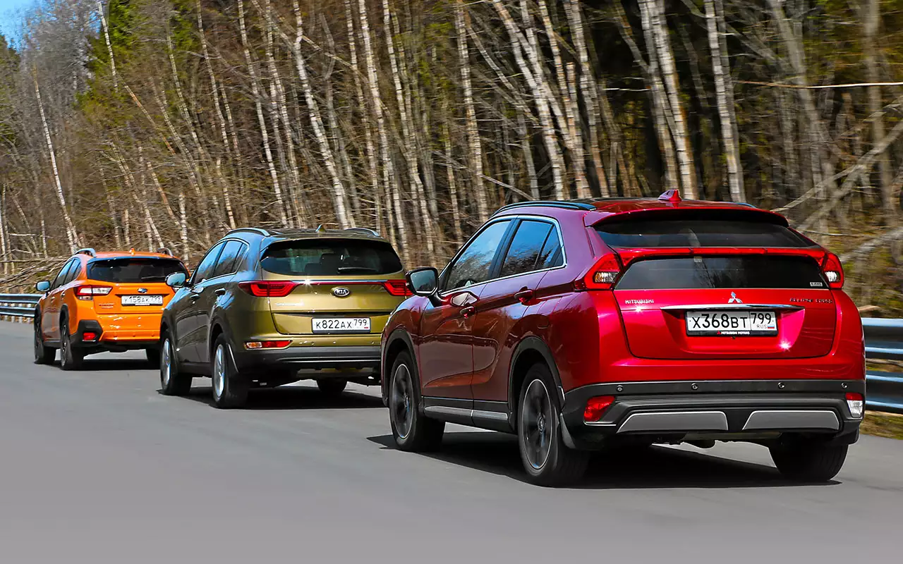 Кроссоверы тест. Чери тигго и ниссан кашкай. Кроссоверы до 2 млн рублей. Кроссоверы тест. Кроссовер по полям.