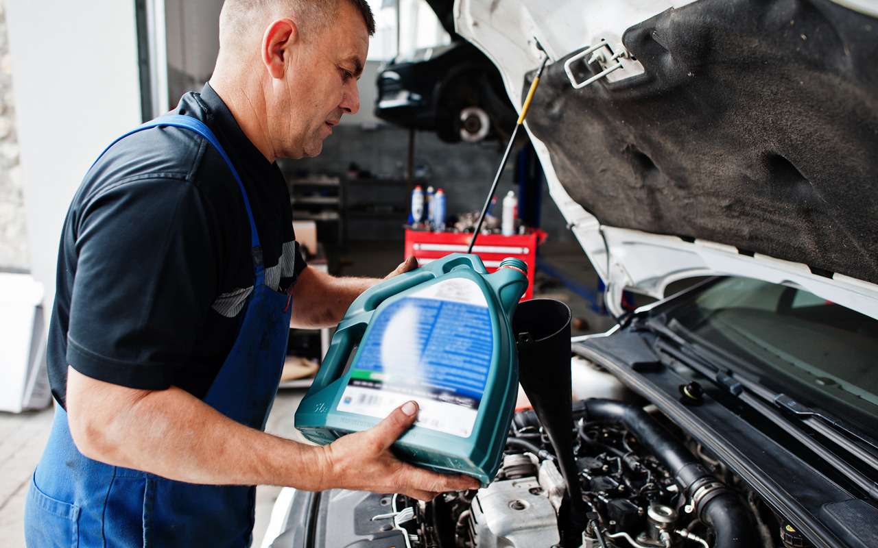 Нефтяной удар по карману: цены на моторные масла в РФ рванули вверх из-за кризиса в Ормузском проливе