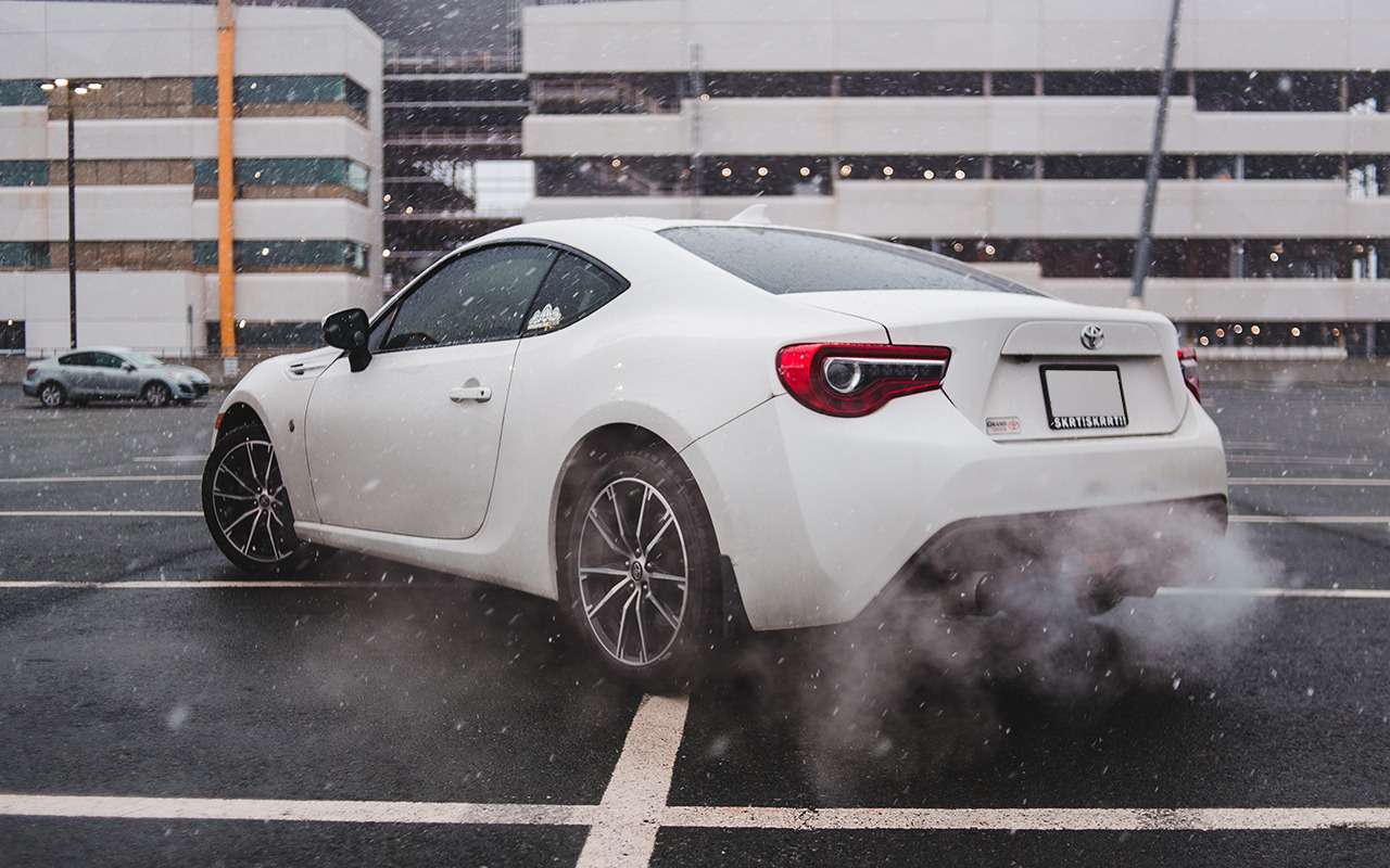 Квадратный номер на «японку»: сзади можно, а спереди?