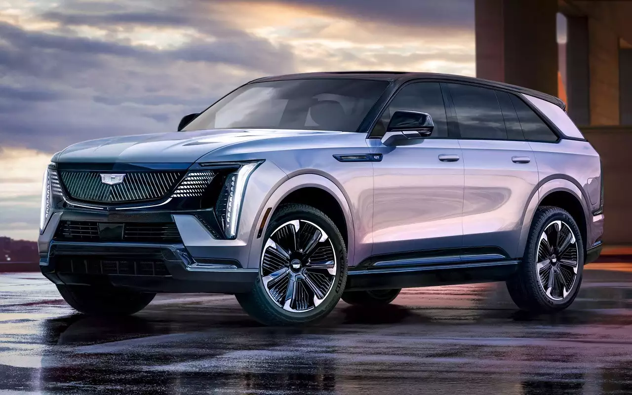 Шок-контент: смотрим, что под «капотом» у нового Cadillac Escalade IQ