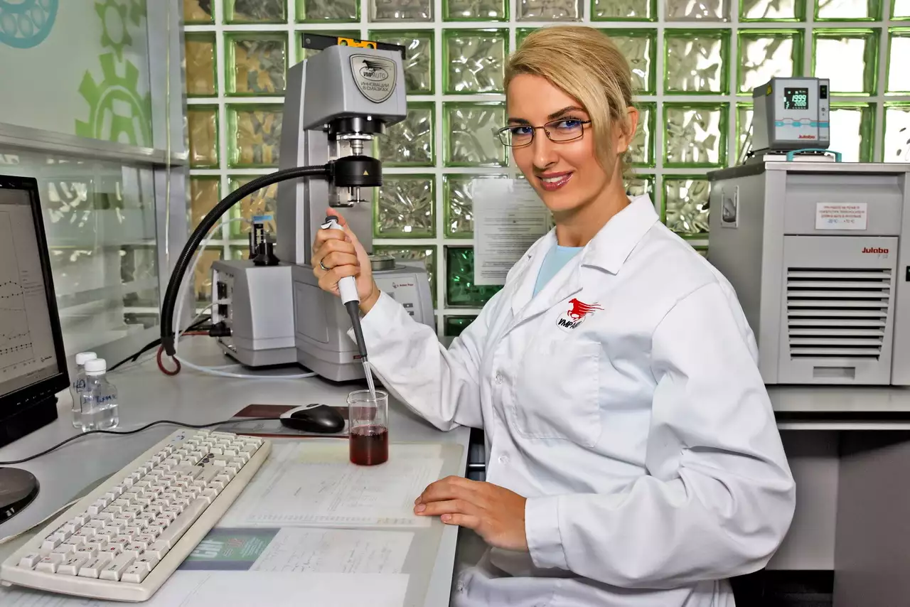 Экспертиза: «убиваем» импортные синтетические масла российским бензином