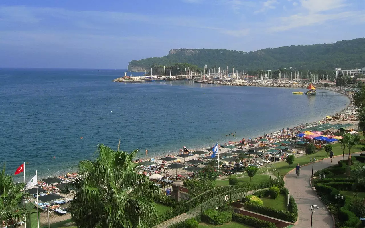 Сколько стоила самая дорогая путевка на майские праздники?