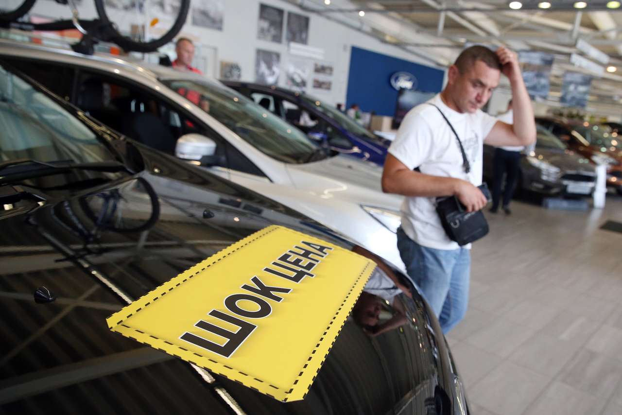 В России автомобили подорожали на 17%