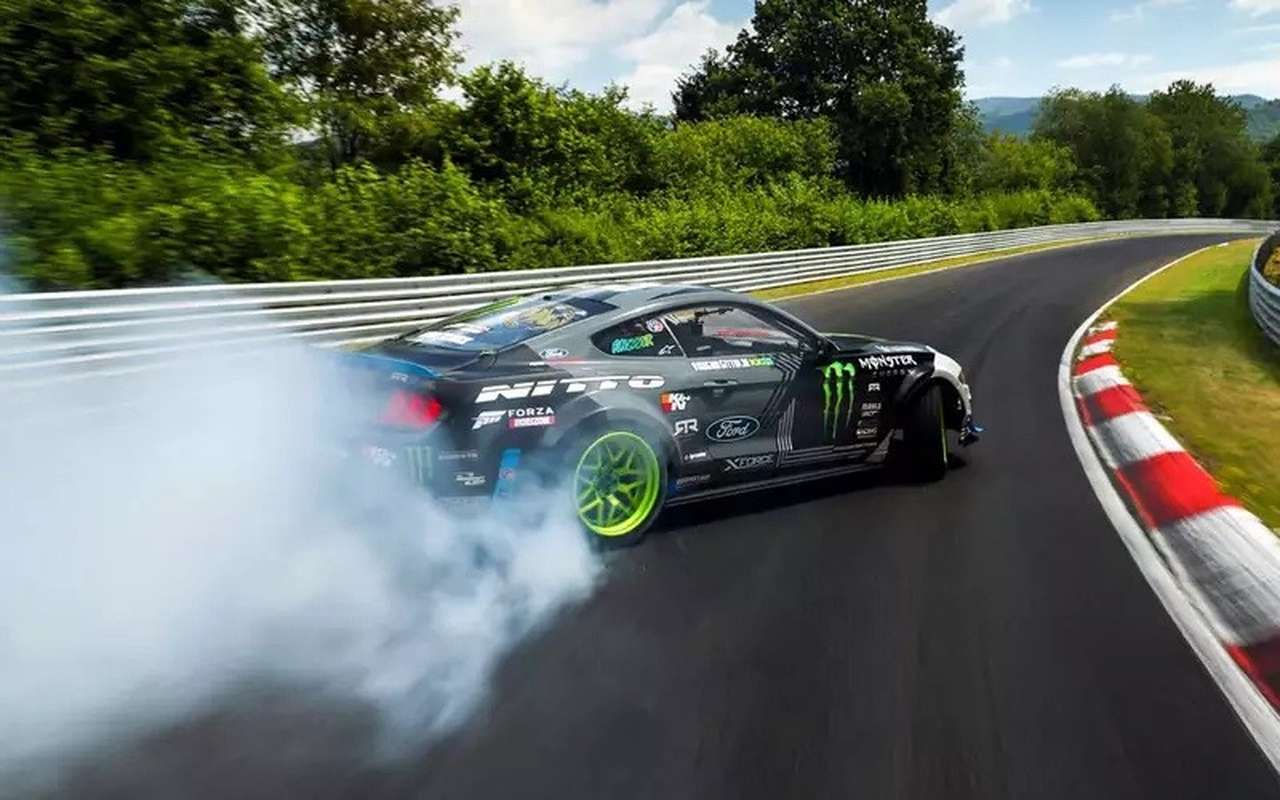 Водителя задержали за дрифт на парковке