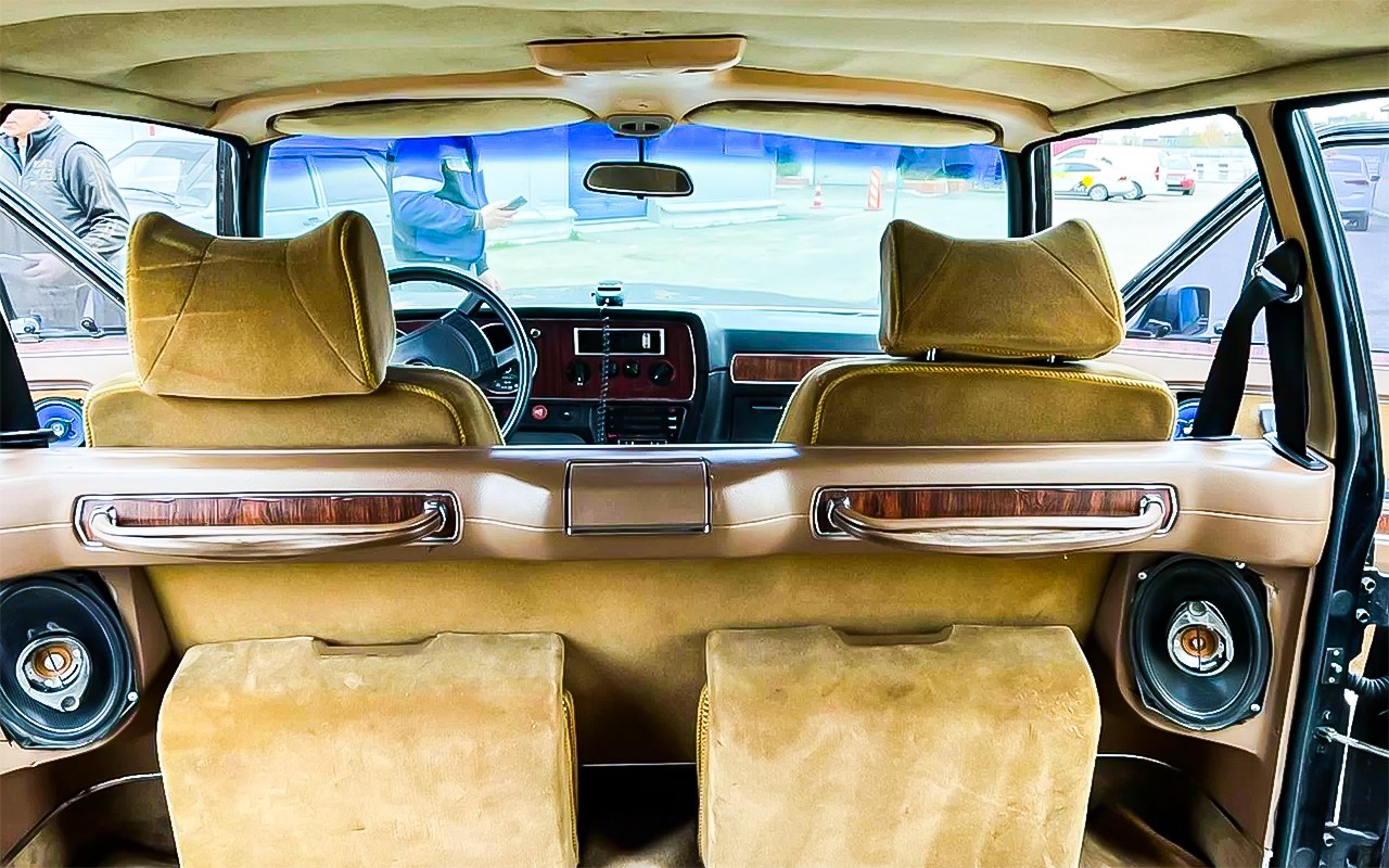 Сел и поехал: крутая ухоженная Чайка продается по цене Гранты