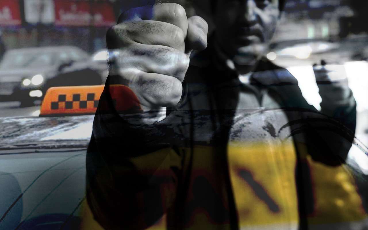 Таксист завез пассажиров в засаду, где их избили и ограбили