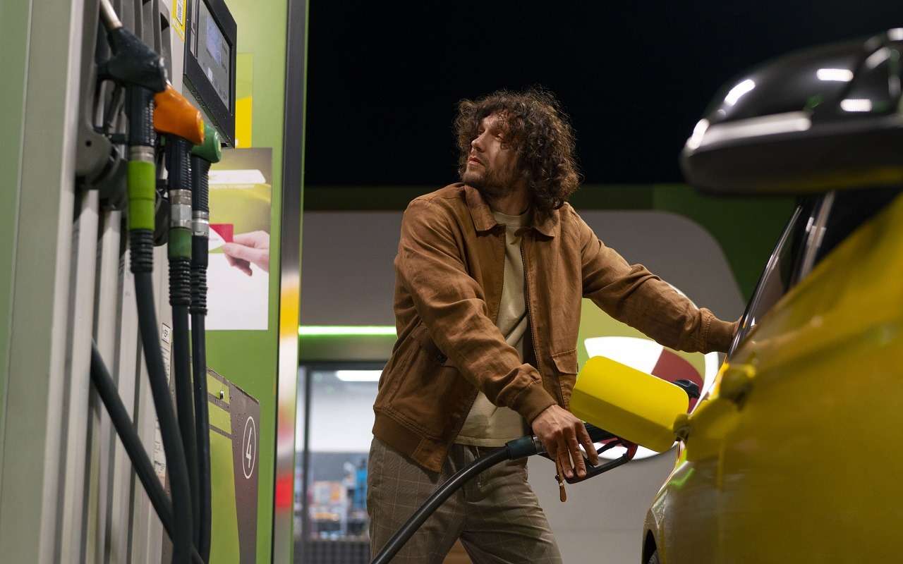 А вы правильно заправляете машину? Чем чревата дозаправка «после первого щелчка»