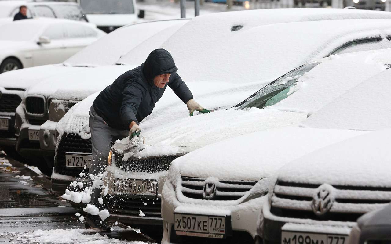 Похолодание передают. Снег в Москве. Снегопад в Москве. Похолодание зима. Российские Морозы.