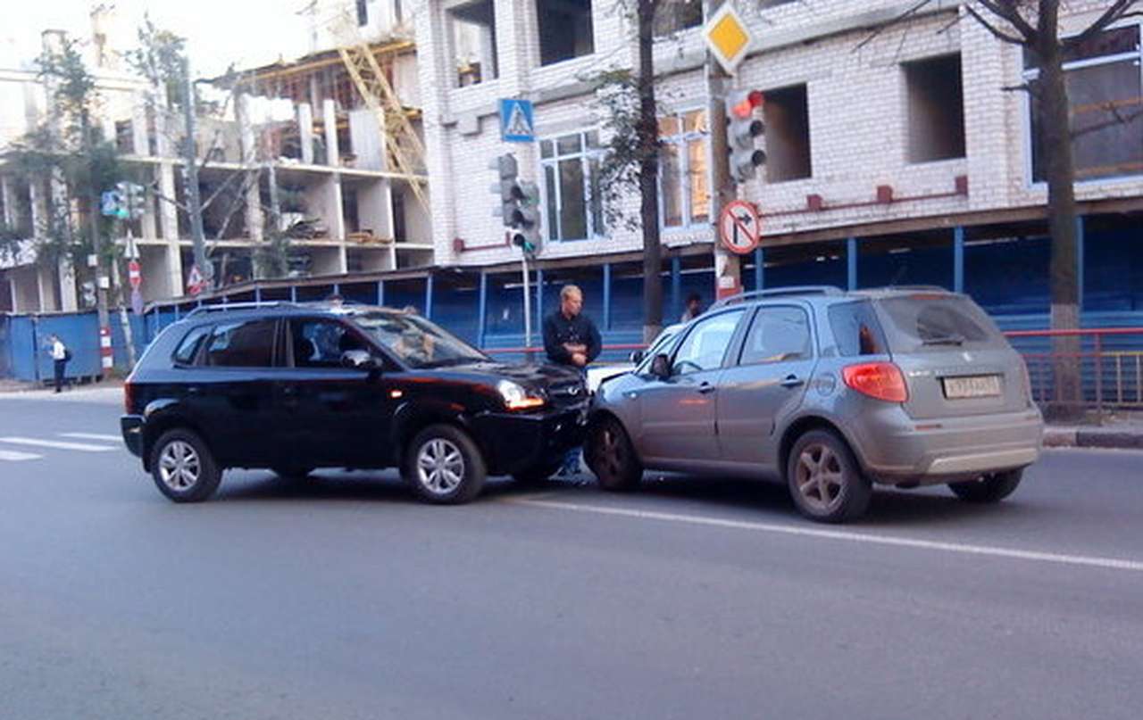 В четырех регионах России водителей обяжут самостоятельно оформлять ДТП 