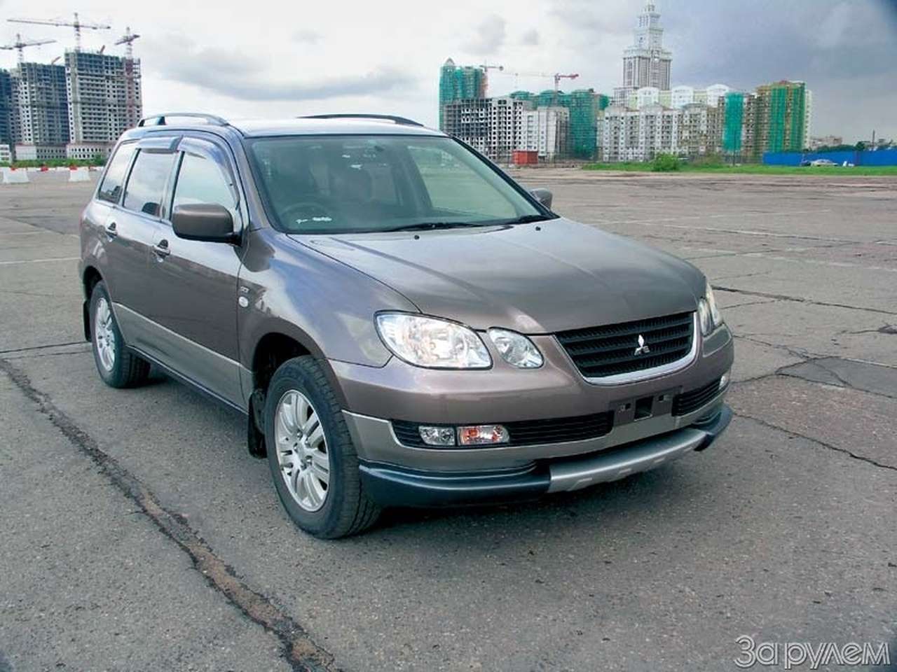 Правый руль: Mitsubishi Airtrek. Мастер по паркету