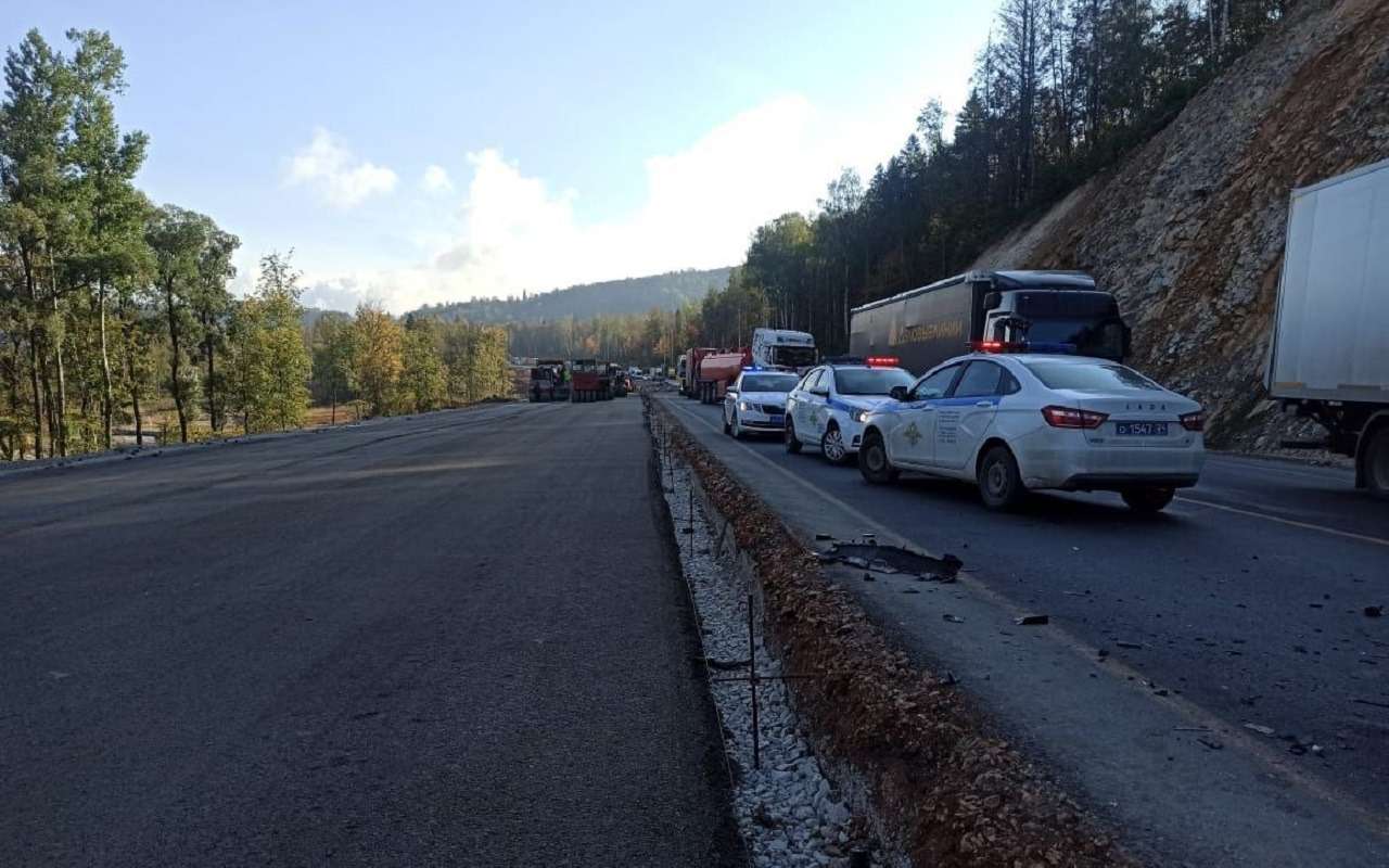 Женщина выехала на встречку – прямо под грузовик: подробности жуткого ДТП