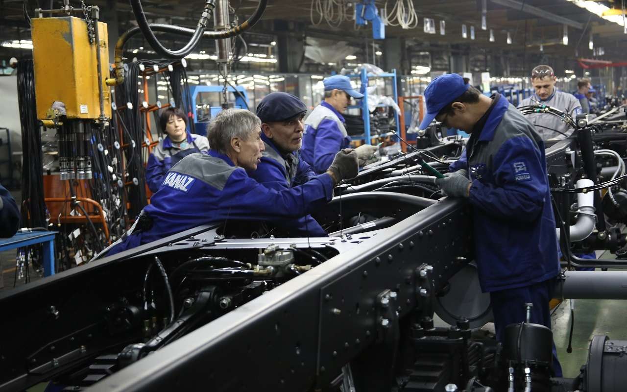 Сейчас КАМАЗ испытывает последствия антироссийских санкций, руководство прилагает усилия по сохранению темпов выпуска