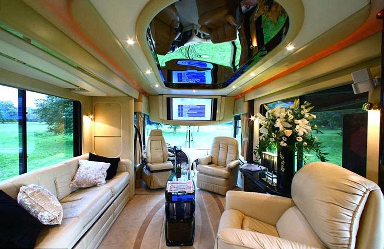 Дом на колесах гонщиков Формулы-1 сдают за 8000 фунтов в день