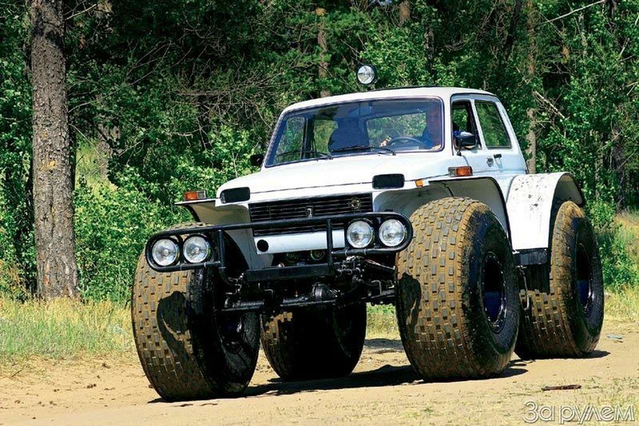 Трактор на плаву