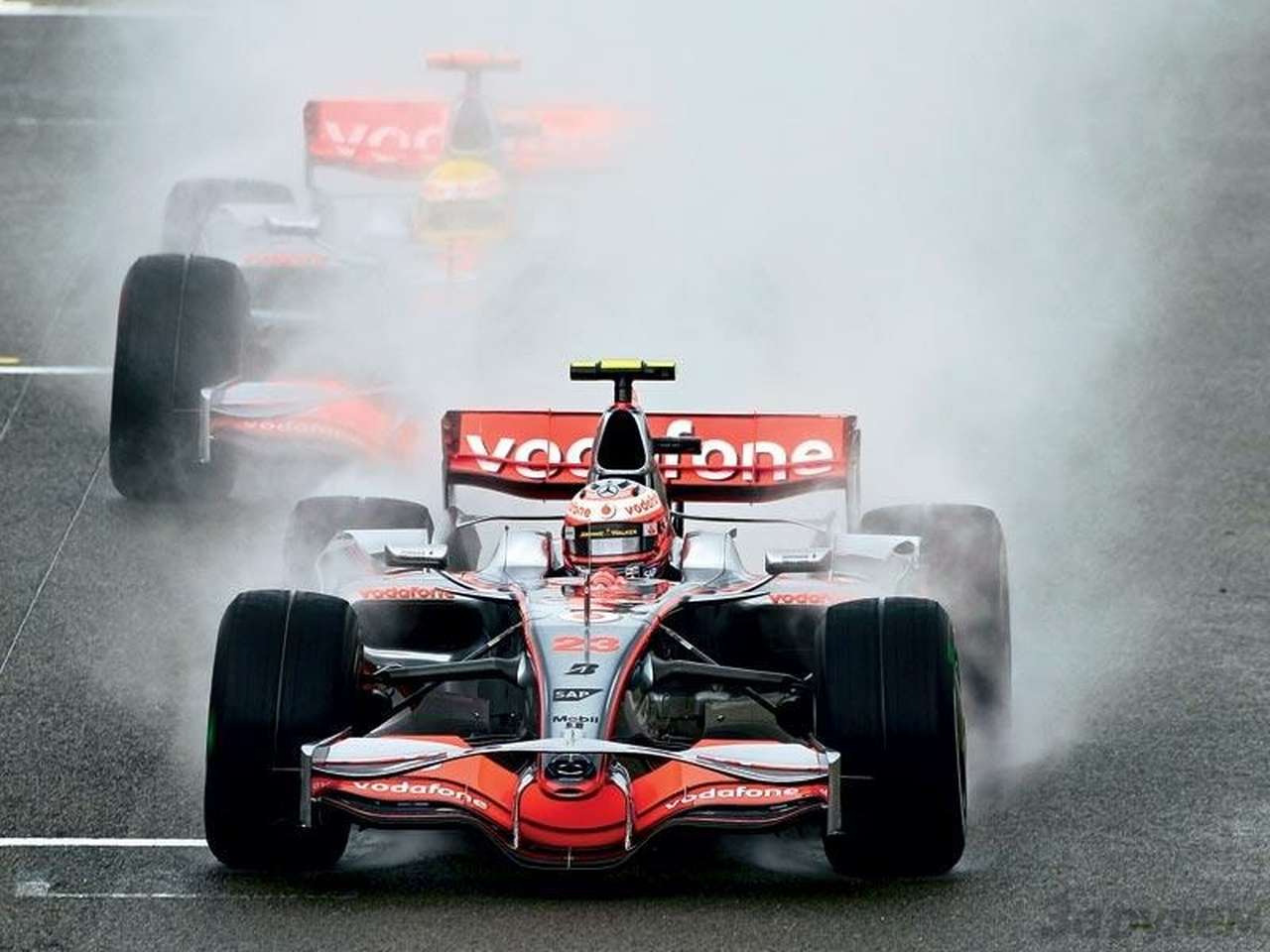 В дождевых гонках превосходство «Мак-Ларена» неоспоримо. Гран-при Великобритании Льюис Хамильтон провел безупречно.