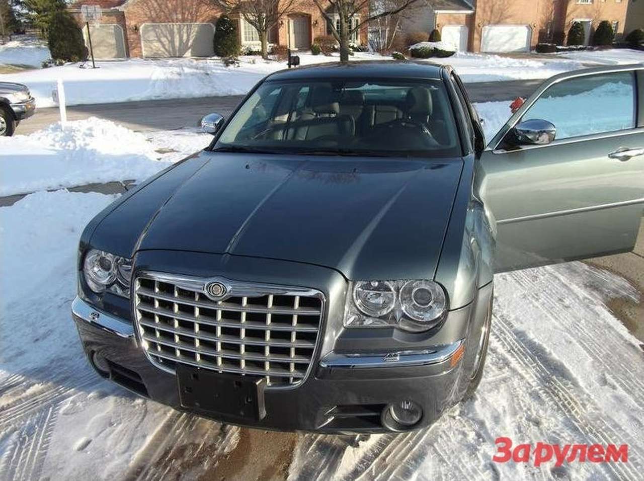 Заряженный Chrysler Обамы продают за 1 млн долларов