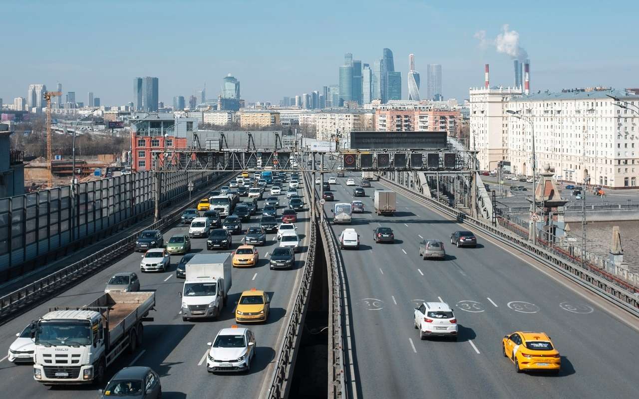 От Мерседеса до Приоры: какие авто с пробегом берут москвичи и провинциалы